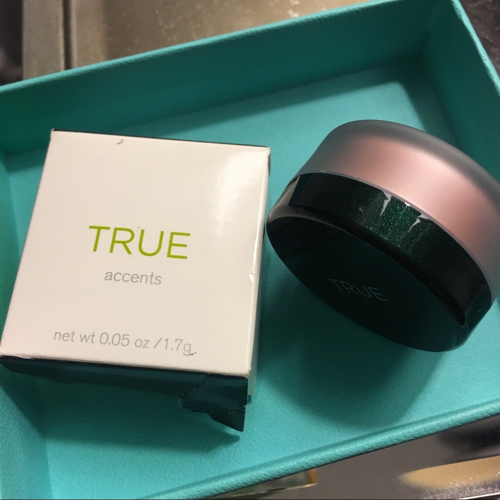 NWT True eyeshadow - aurora color